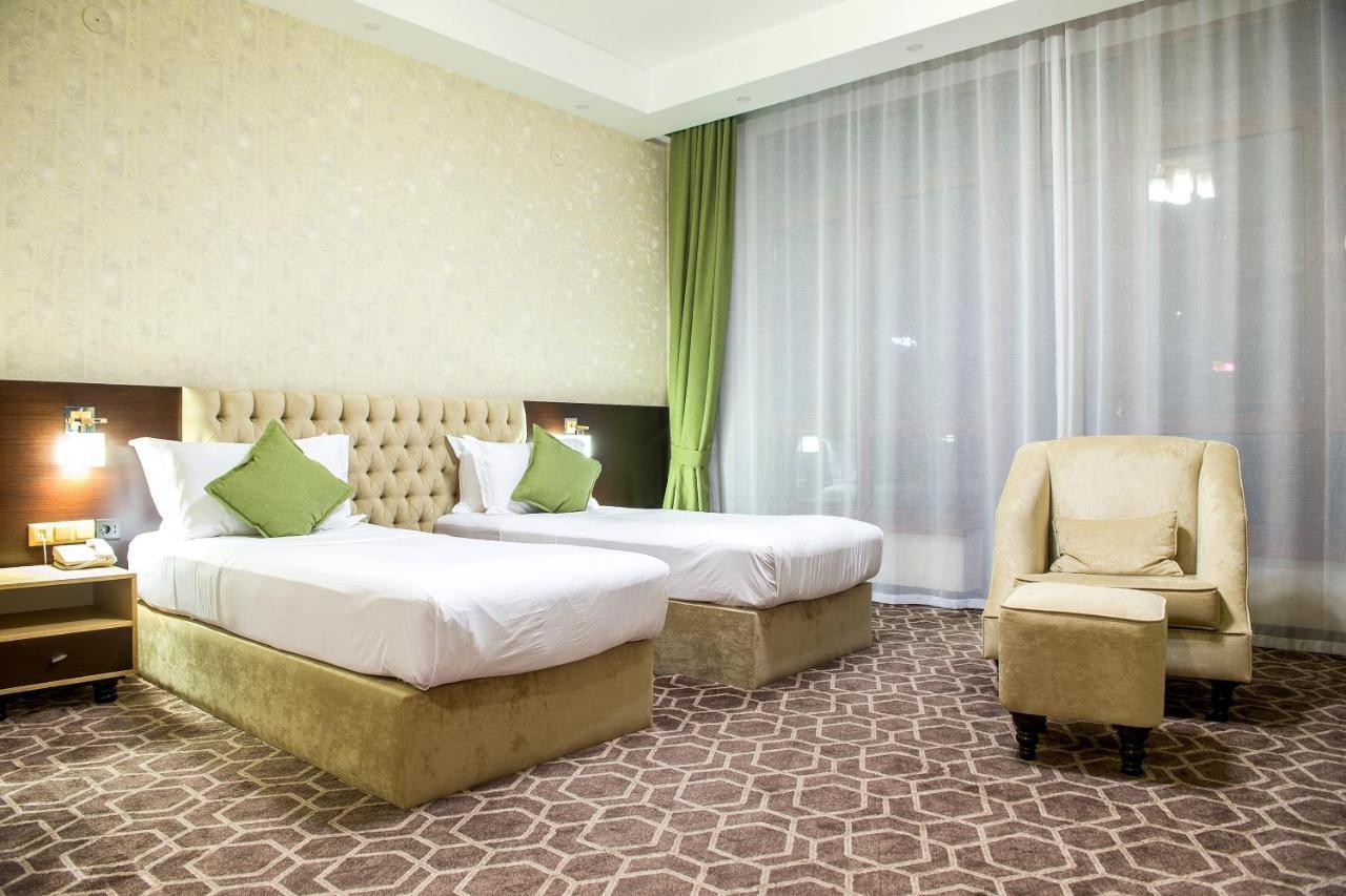Megapolis Hotel Shymkent Exterior foto