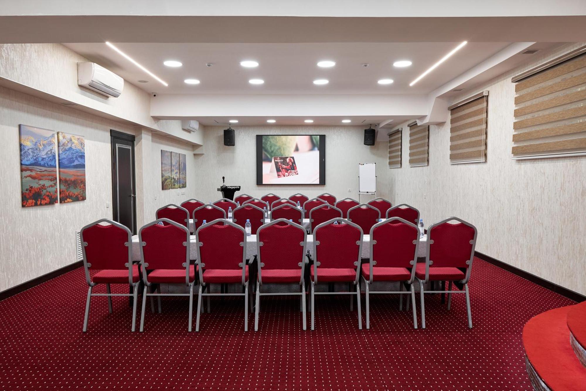 Megapolis Hotel Shymkent Exterior foto