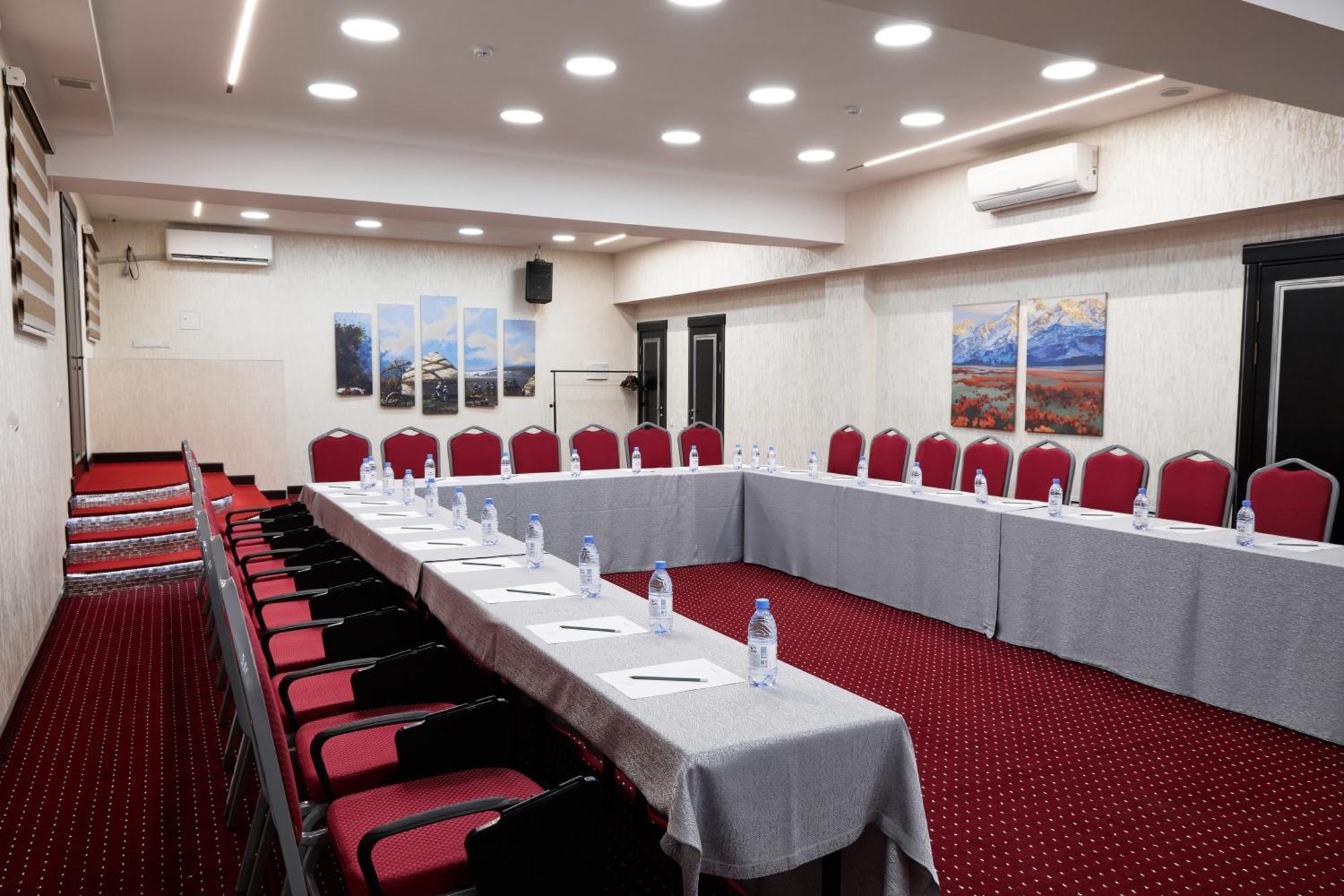 Megapolis Hotel Shymkent Exterior foto