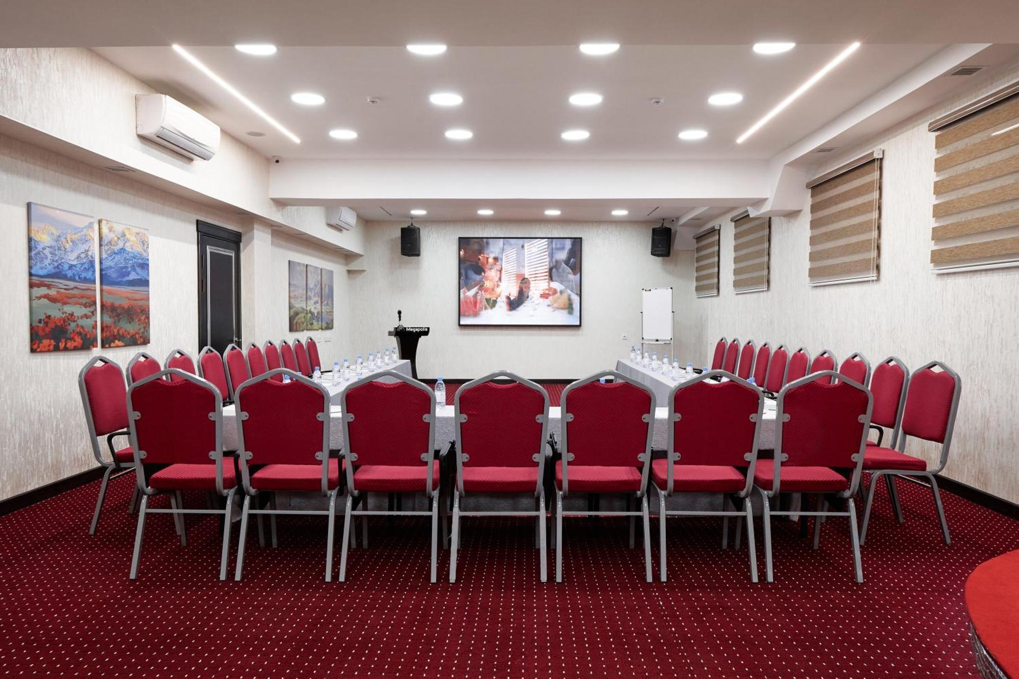 Megapolis Hotel Shymkent Exterior foto