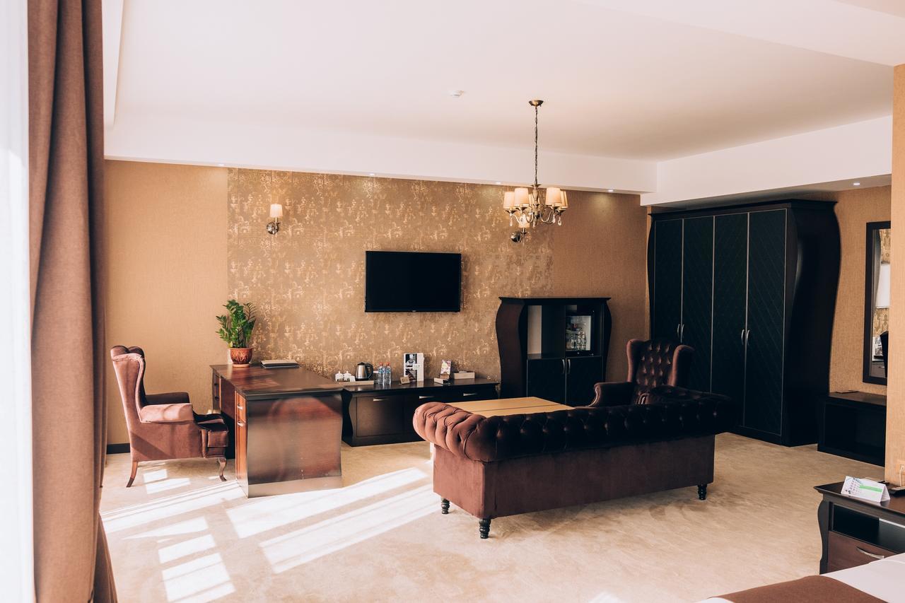 Megapolis Hotel Shymkent Exterior foto