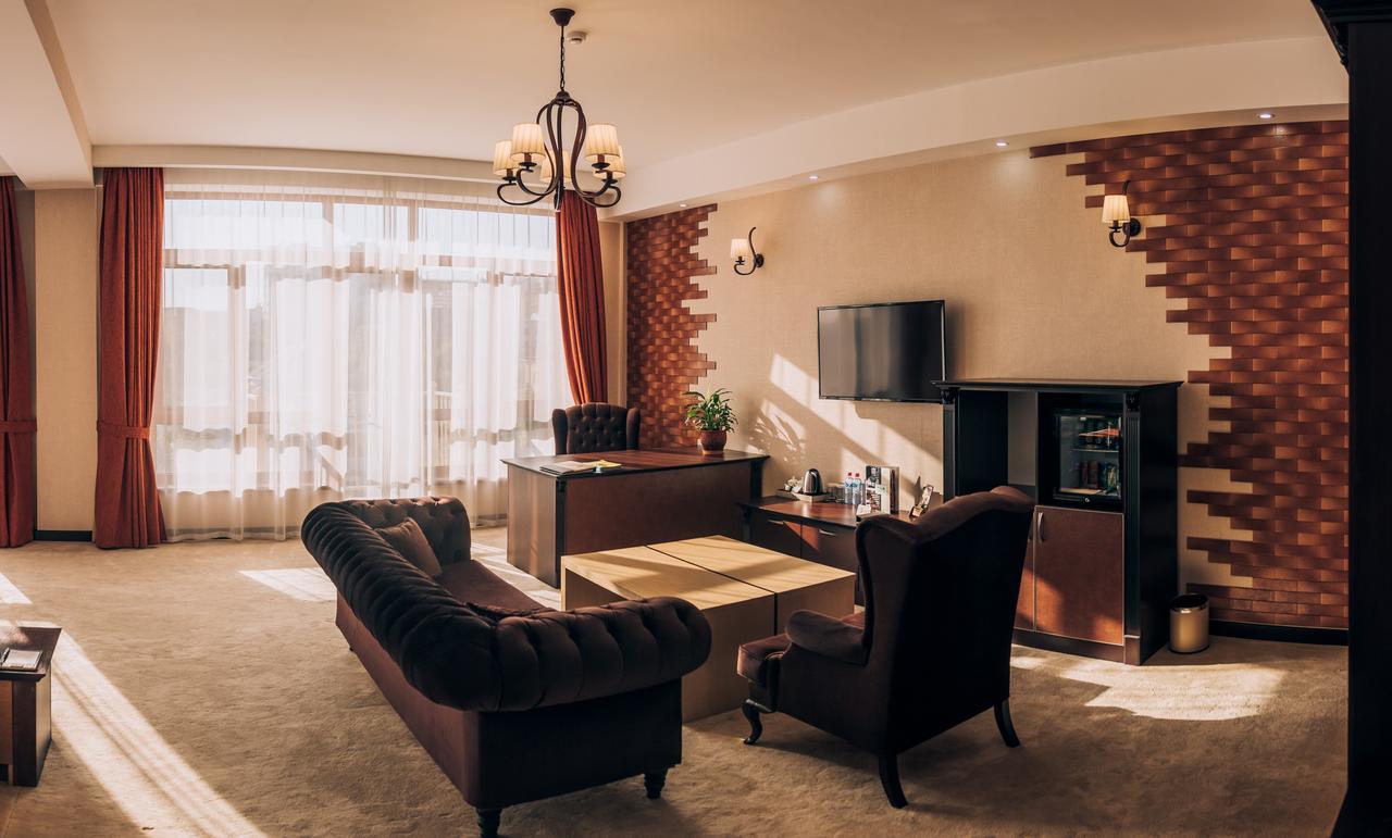 Megapolis Hotel Shymkent Exterior foto
