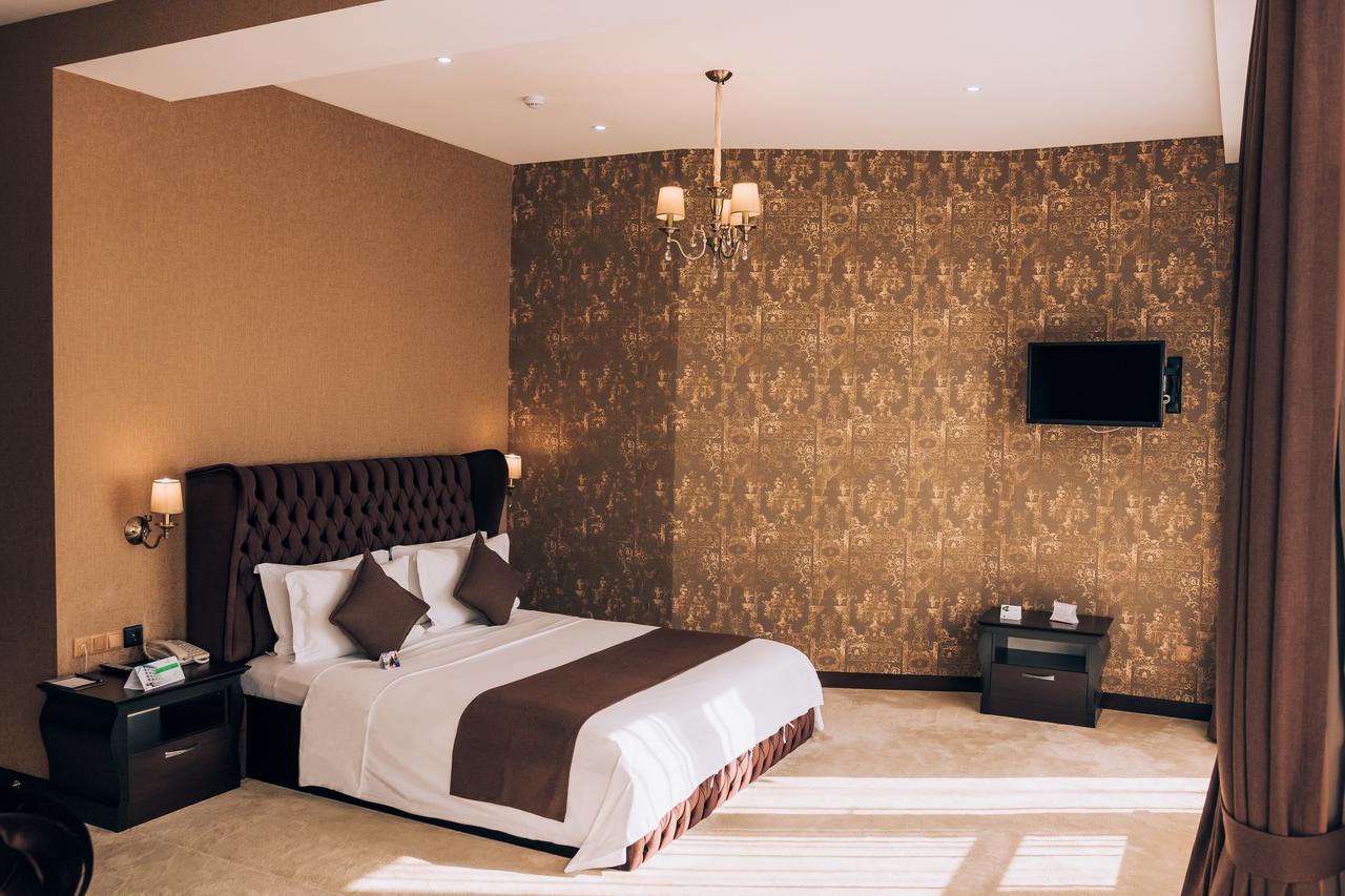 Megapolis Hotel Shymkent Exterior foto