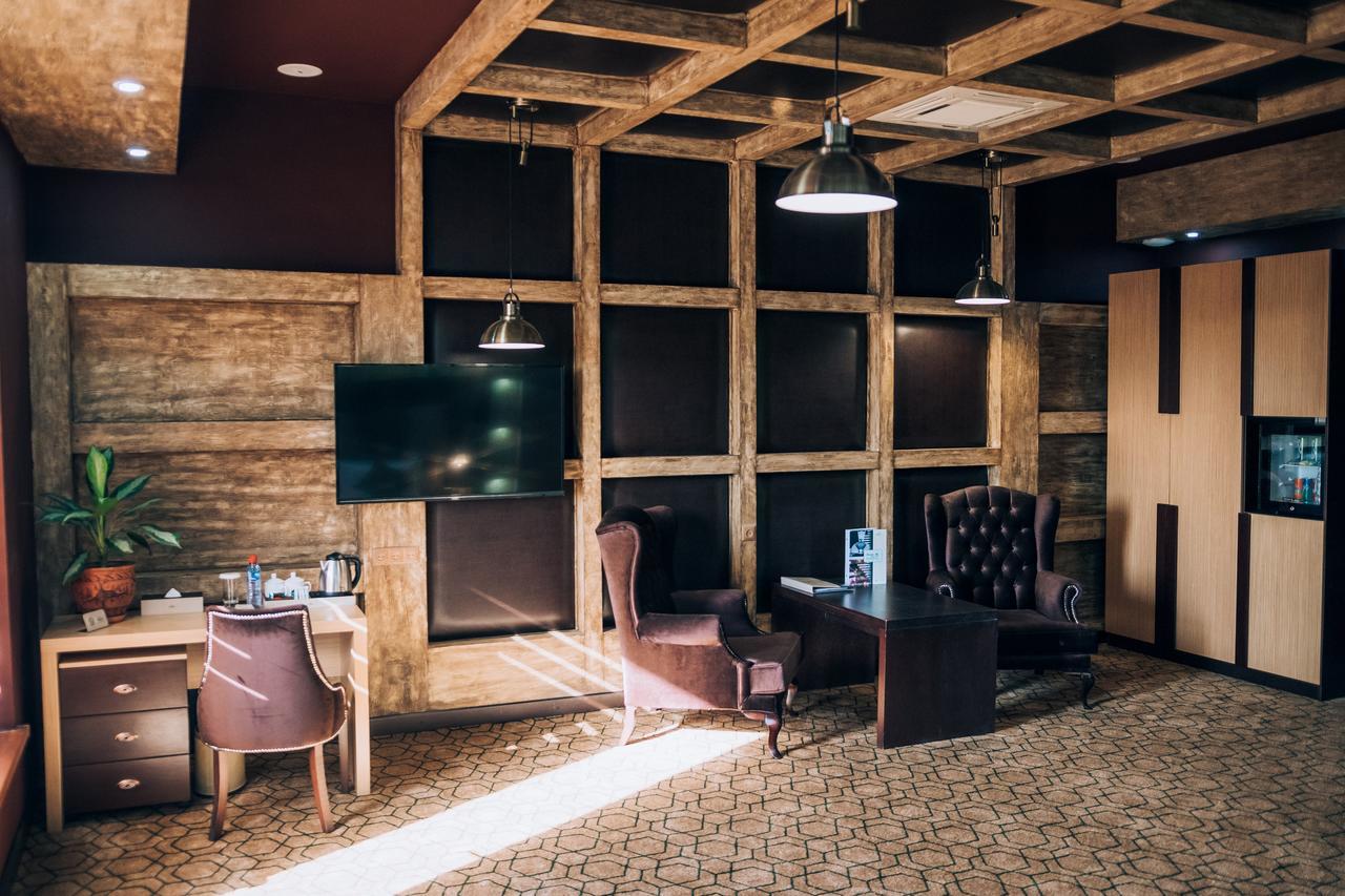 Megapolis Hotel Shymkent Exterior foto