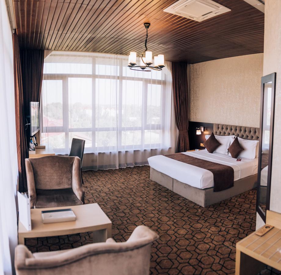 Megapolis Hotel Shymkent Exterior foto