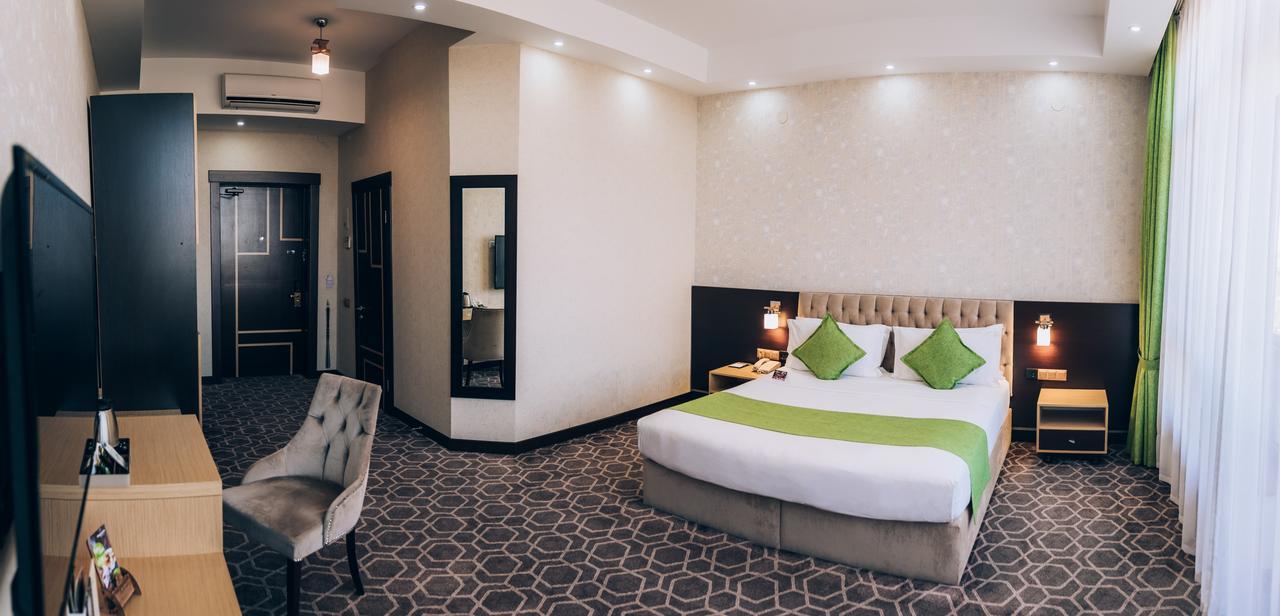 Megapolis Hotel Shymkent Exterior foto