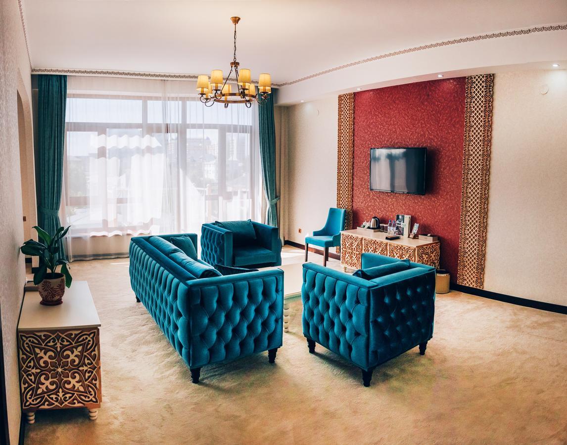 Megapolis Hotel Shymkent Exterior foto