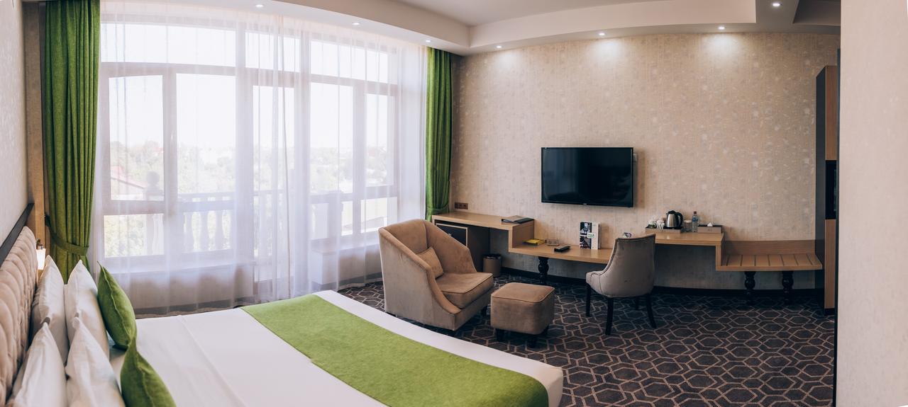 Megapolis Hotel Shymkent Exterior foto