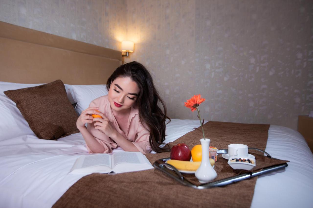 Megapolis Hotel Shymkent Exterior foto