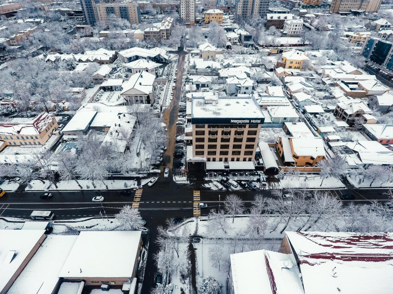 Megapolis Hotel Shymkent Exterior foto