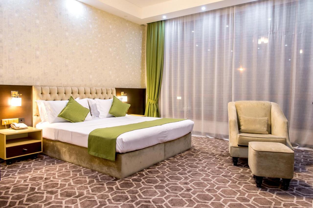 Megapolis Hotel Shymkent Exterior foto