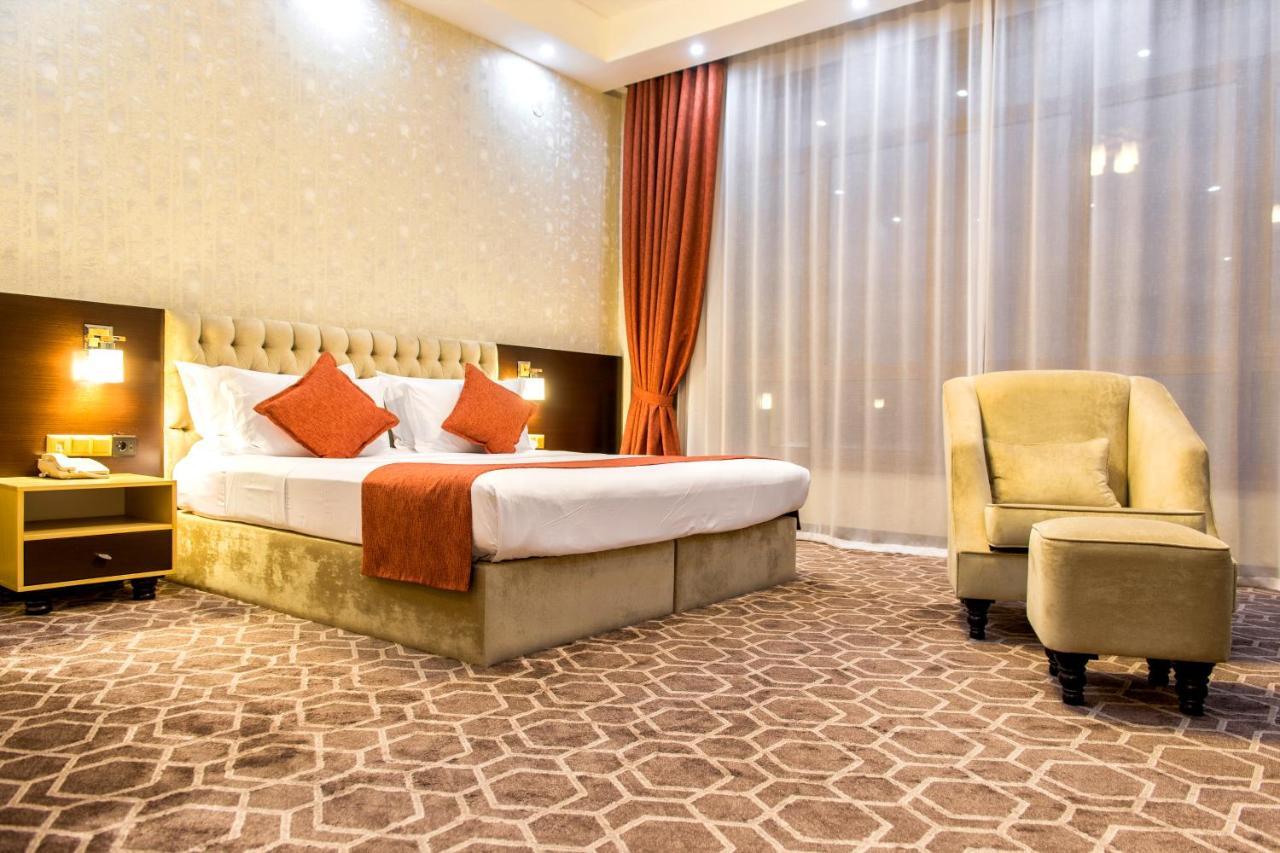 Megapolis Hotel Shymkent Exterior foto